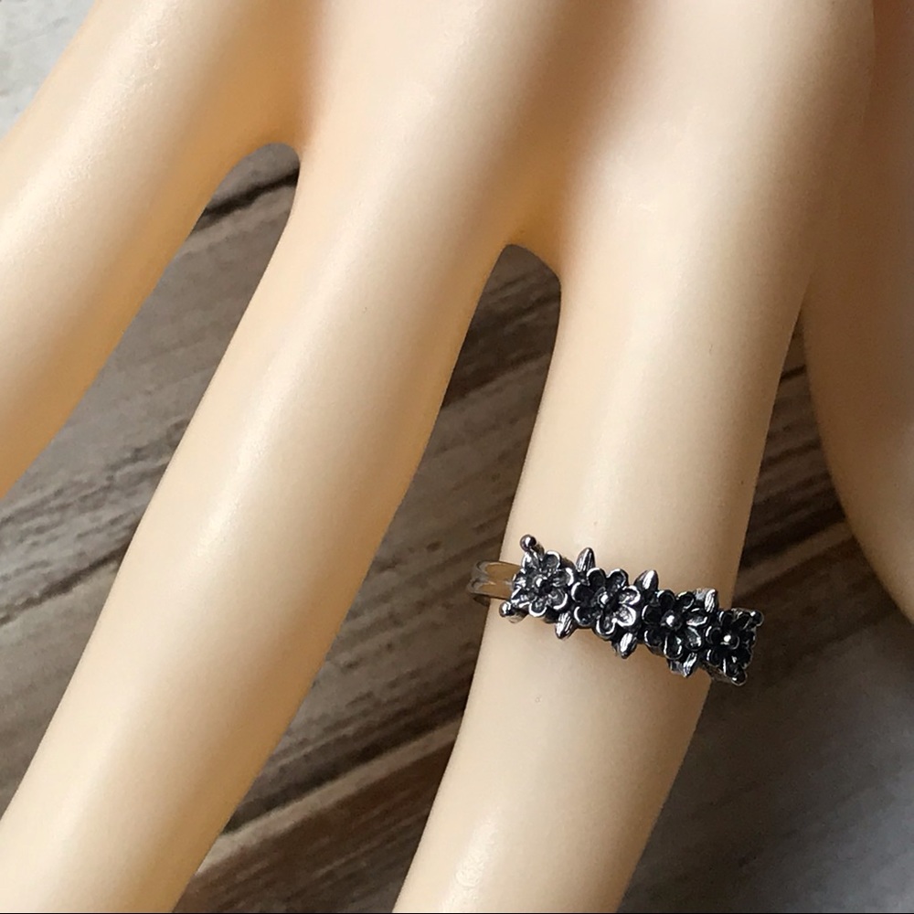 silver adjustable Sarah Coventry flower ring